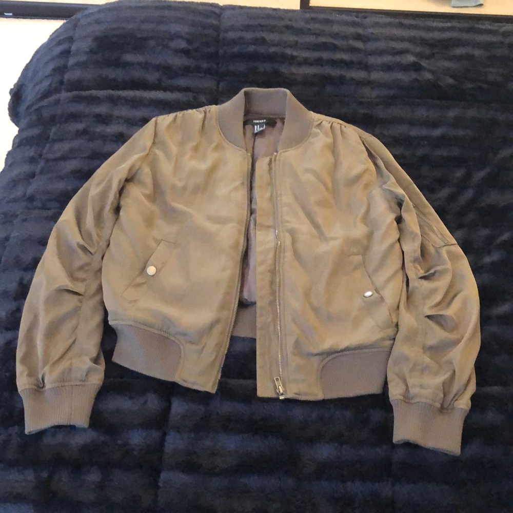 Forever 21 Medium Sized Green Bomber Jacket💚